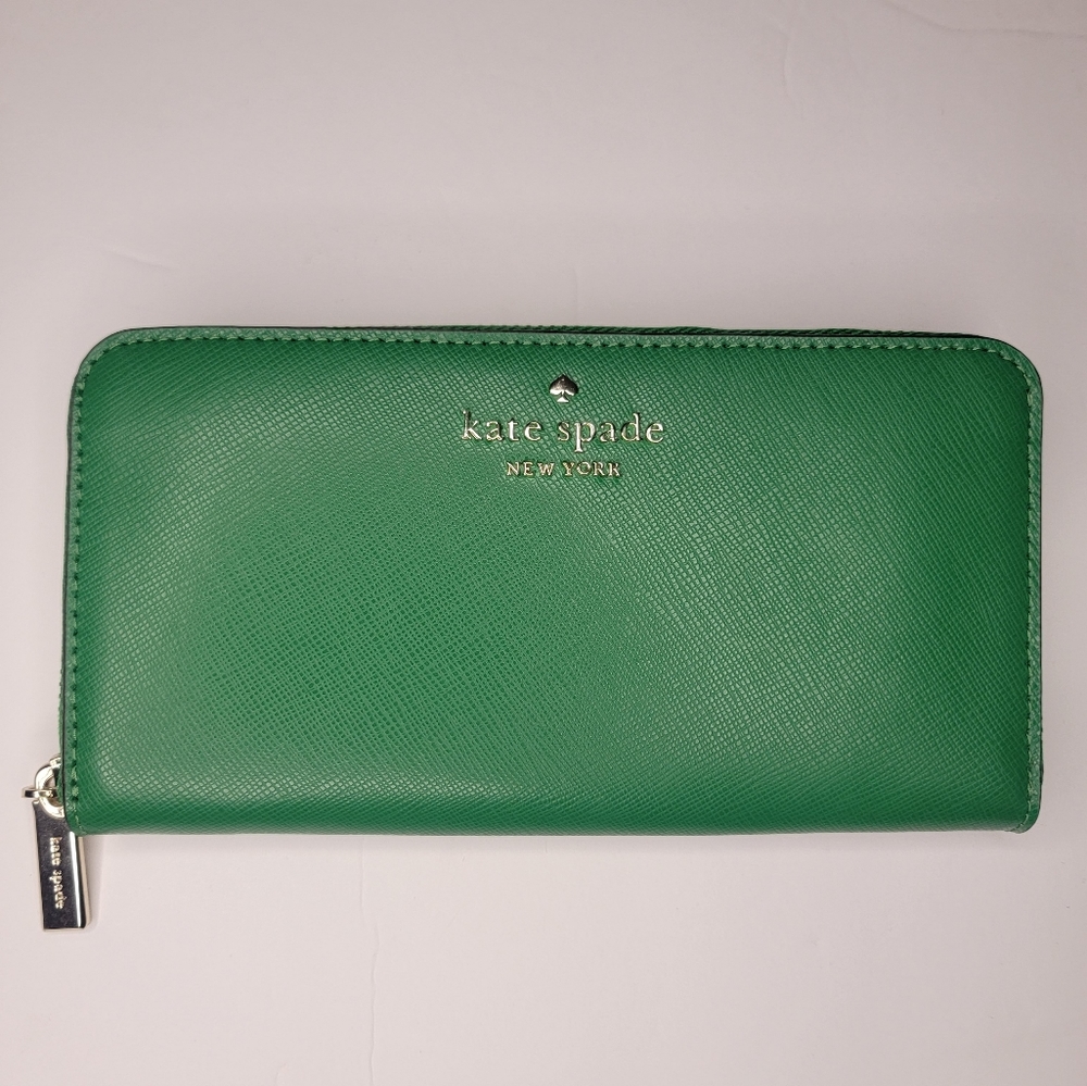 Kate Spade Green Wallet 🥰